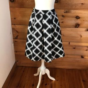 Black and white skirt, beautiful fit!